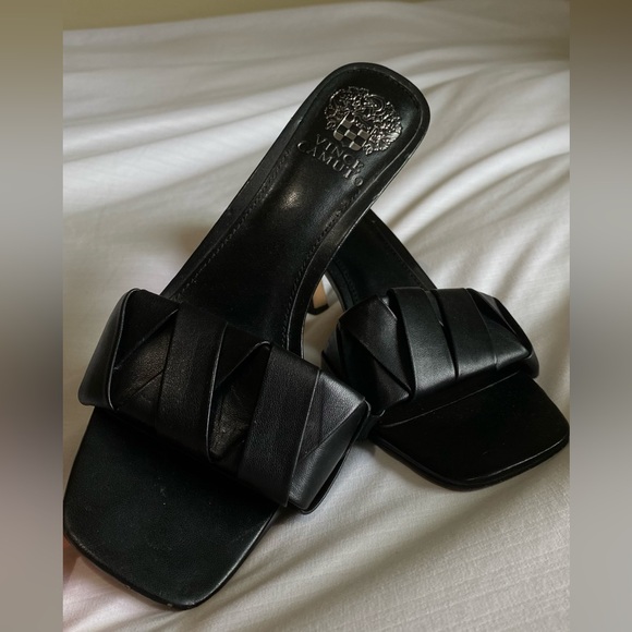 Vince Camuto leather heels - Picture 1 of 2